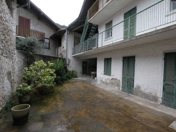 casa indipendente in vendita a Ballabio