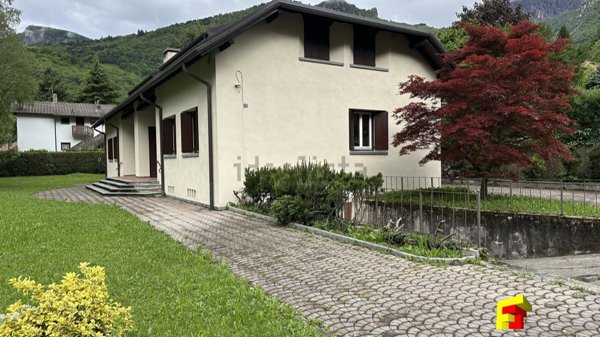 appartamento in vendita a Ballabio