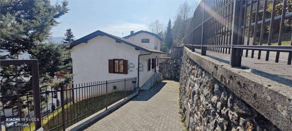 casa indipendente in vendita a Ballabio