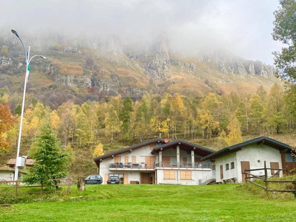 casa indipendente in vendita a Ballabio