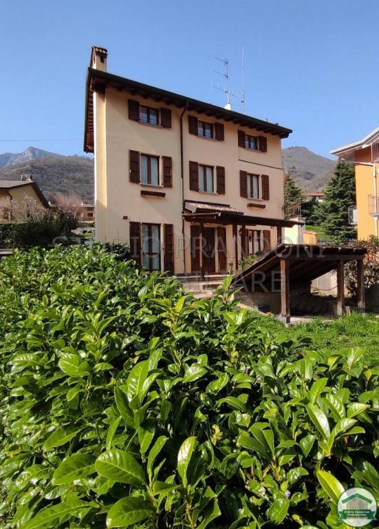 casa indipendente in vendita a Ballabio