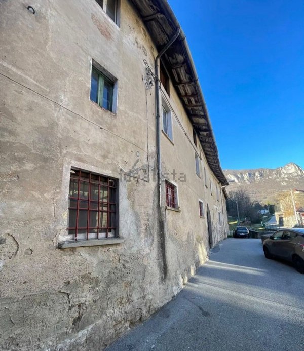 casa indipendente in vendita a Ballabio