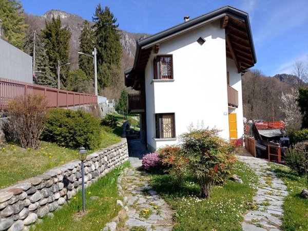 casa indipendente in vendita a Ballabio