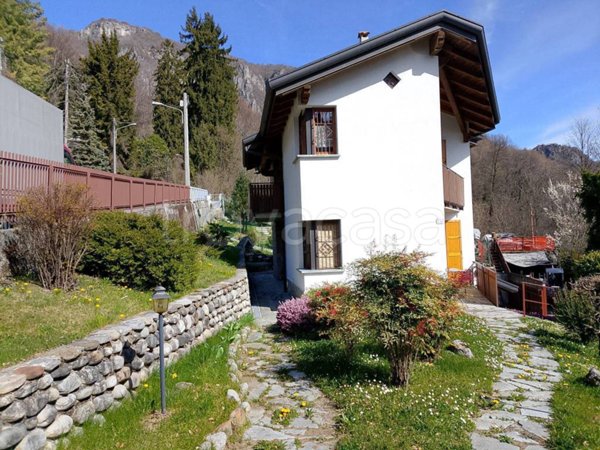 casa indipendente in vendita a Ballabio