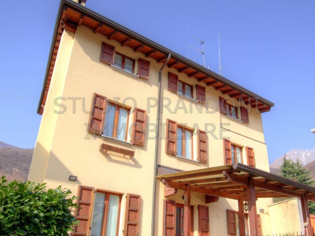 casa indipendente in vendita a Ballabio