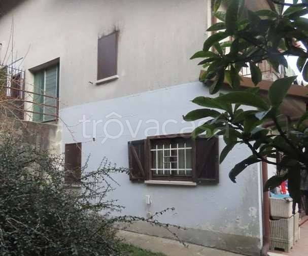 casa indipendente in vendita a Ballabio