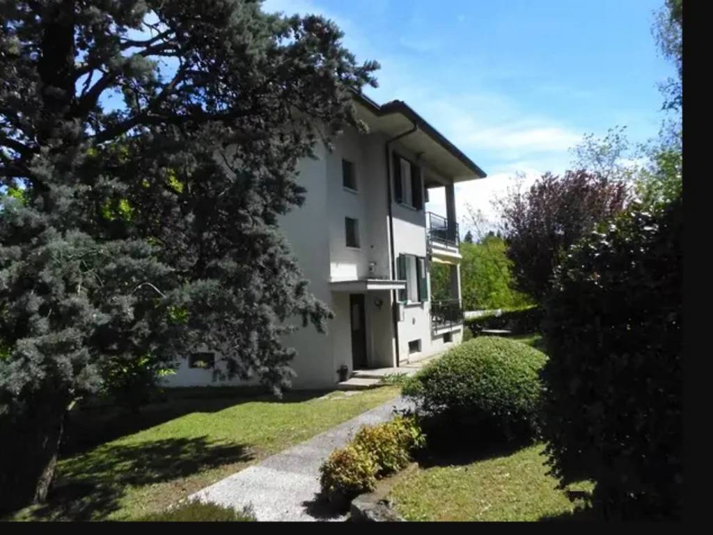 casa indipendente in vendita a Barzago