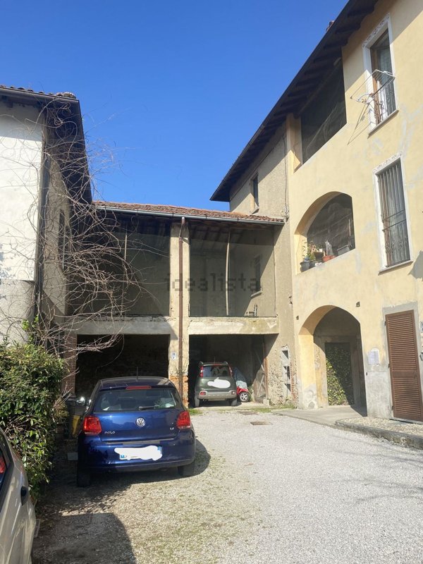 casa indipendente in vendita a Barzago in zona Bevera