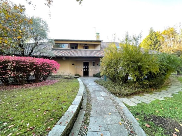 casa indipendente in vendita a Barzago