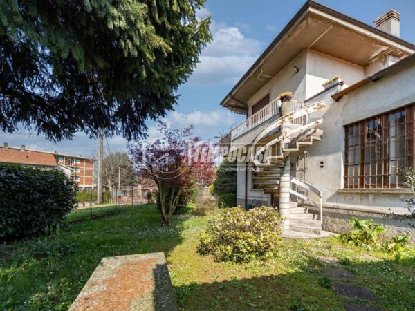 casa indipendente in vendita a Barzago