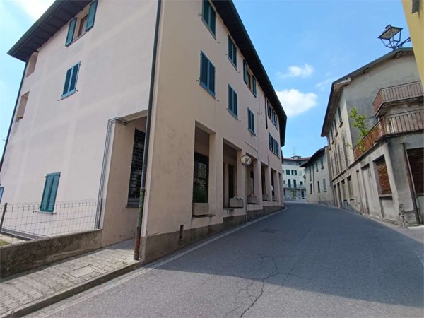 negozio in vendita a Barzago