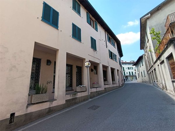 negozio in vendita a Barzago