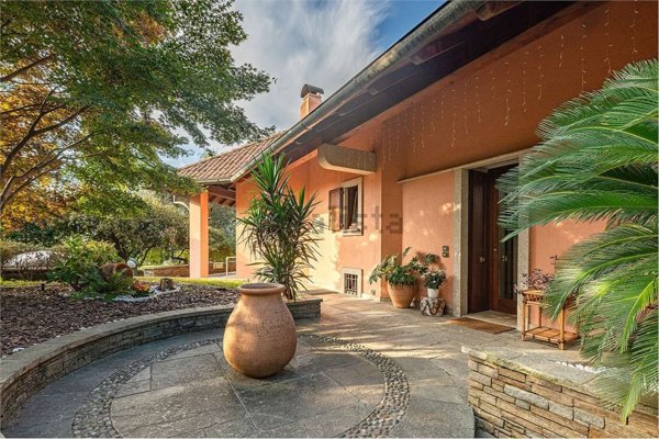 casa indipendente in vendita a Barzago in zona Verdegò