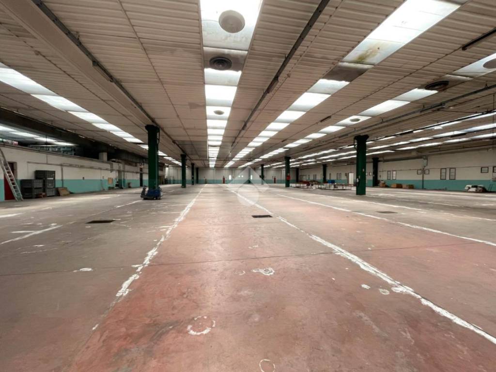 locale commerciale in vendita a Barzago