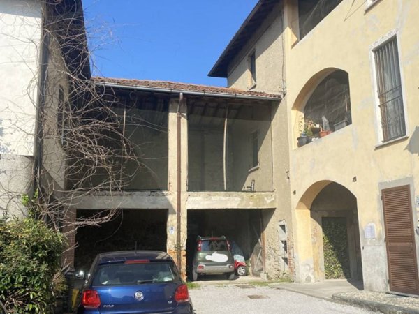casa indipendente in vendita a Barzago in zona Bevera