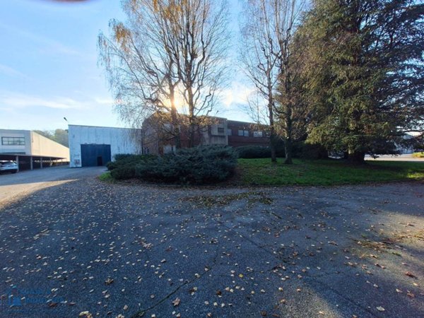 locale commerciale in vendita a Barzago