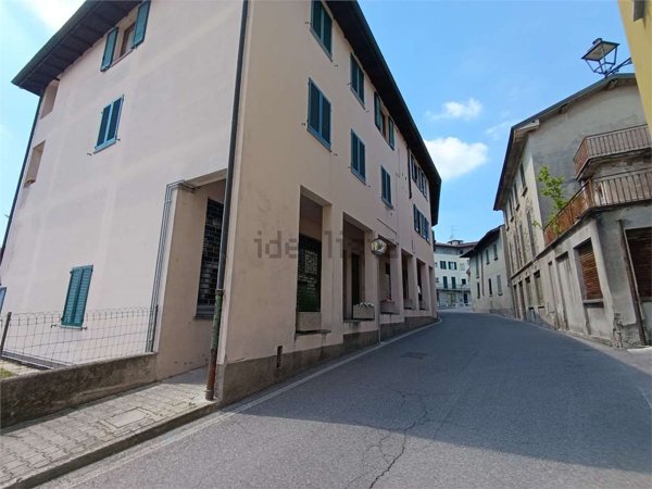 negozio in vendita a Barzago