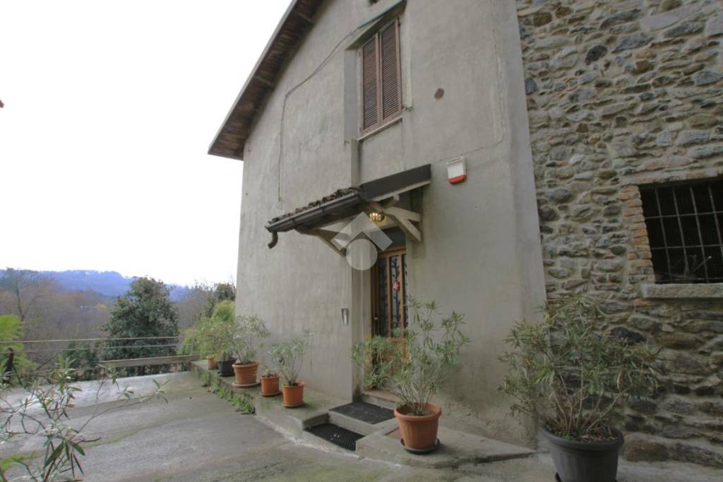 casa indipendente in vendita a Barzago in zona Verdegò