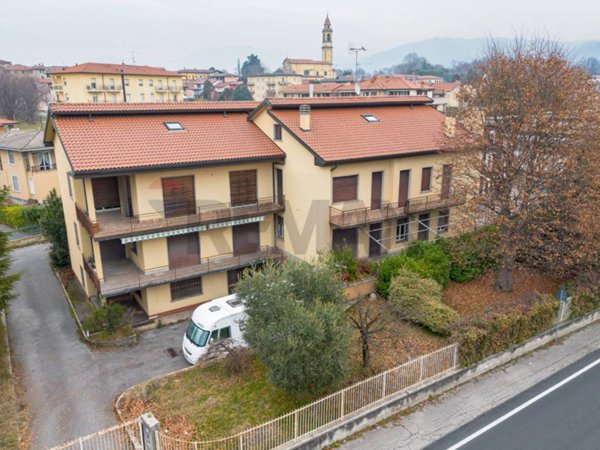 casa indipendente in vendita a Barzago