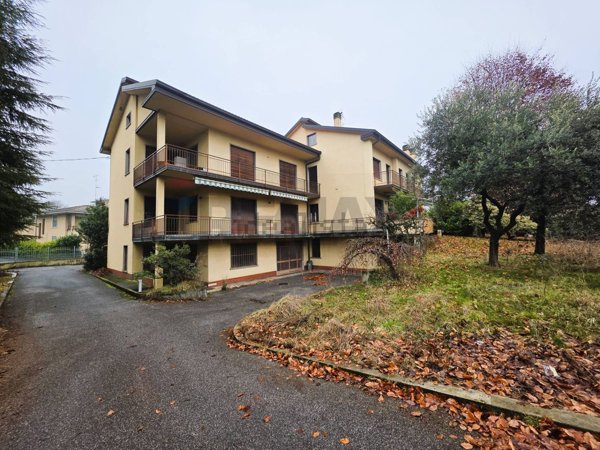 casa indipendente in vendita a Barzago