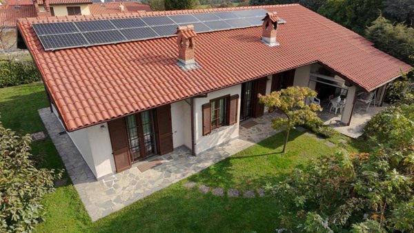 casa indipendente in vendita a Barzago in zona Verdegò