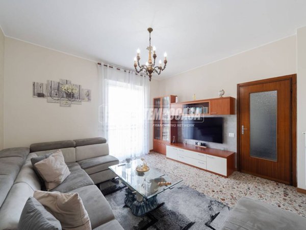 appartamento in vendita a Barzago in zona Verdegò