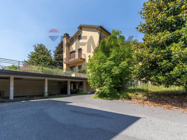 casa indipendente in vendita a Barzago in zona Verdegò