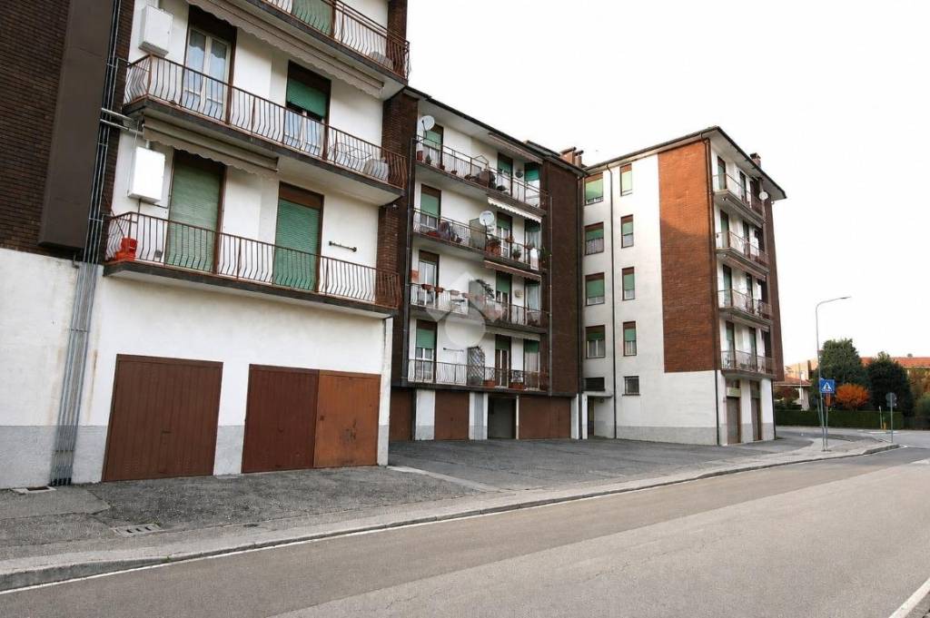 appartamento in vendita a Barzago in zona Verdegò
