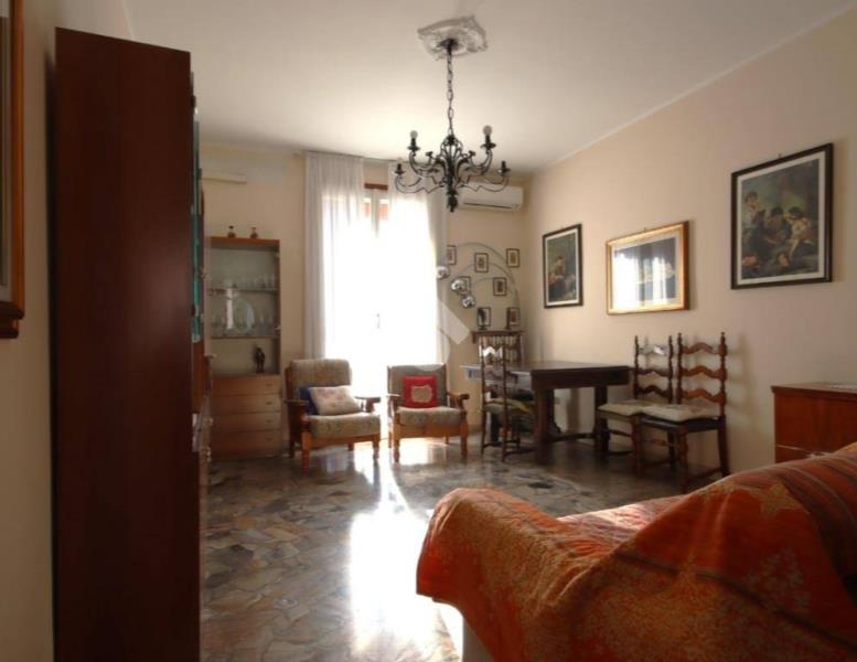 appartamento in vendita a Barzanò