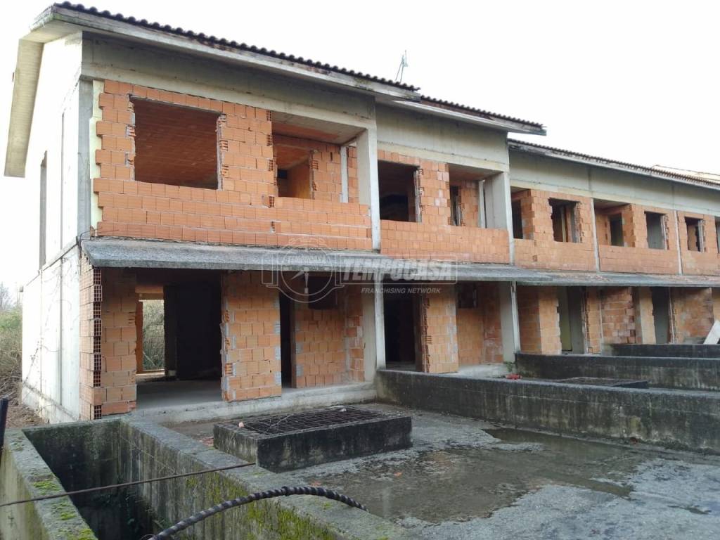 casa indipendente in vendita a Barzanò