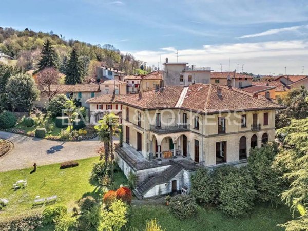 villa in vendita a Barzanò