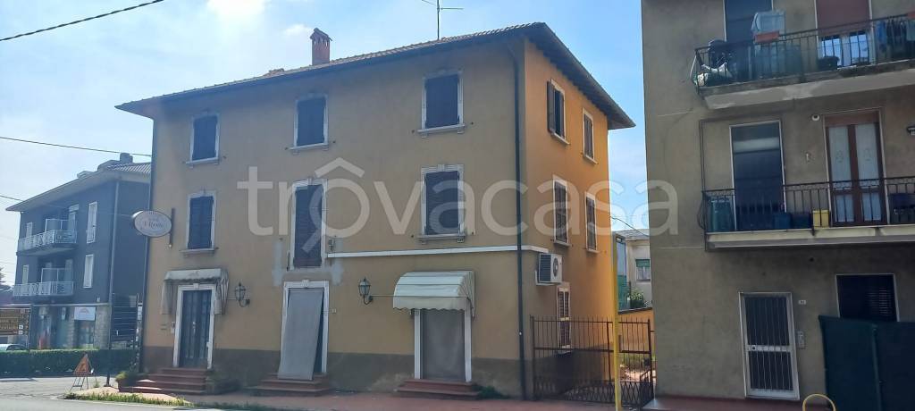 negozio in vendita a Barzanò