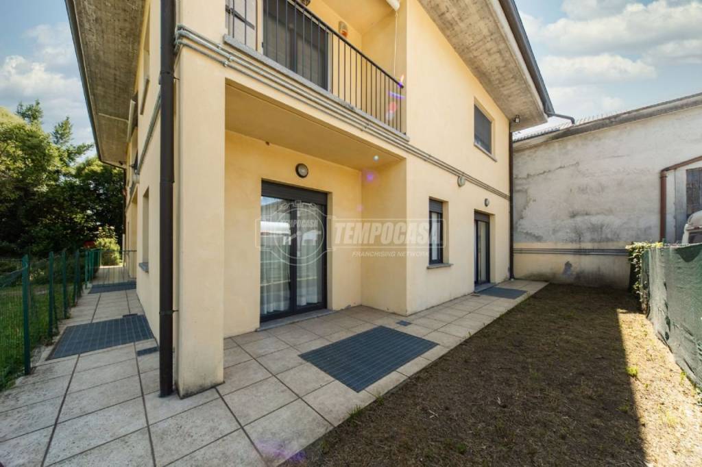 appartamento in vendita a Barzanò