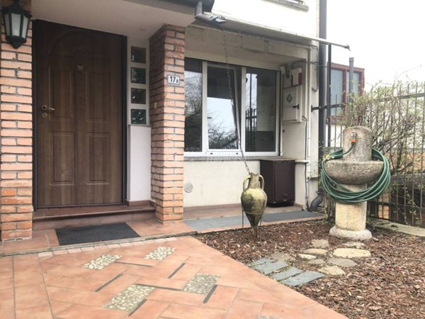 casa indipendente in vendita a Barzanò