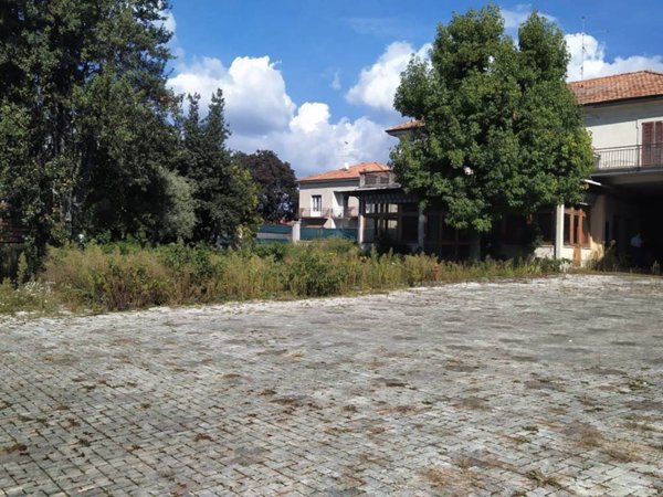 terreno edificabile in vendita a Barzanò