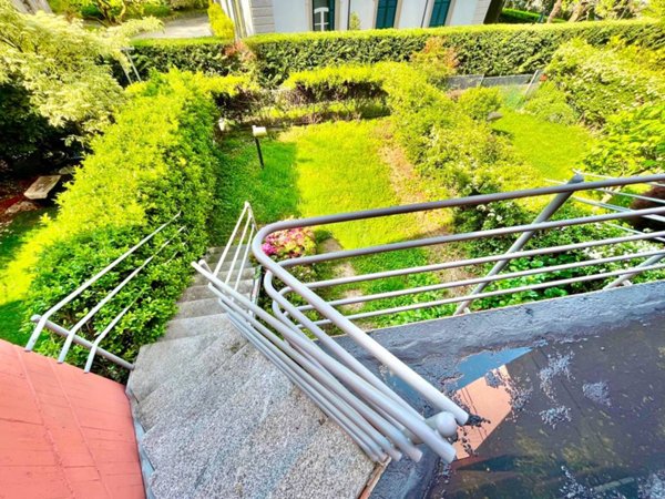 casa indipendente in vendita a Barzanò