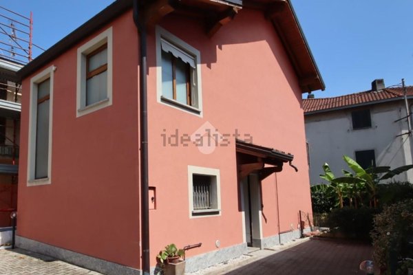 appartamento in vendita a Barzanò