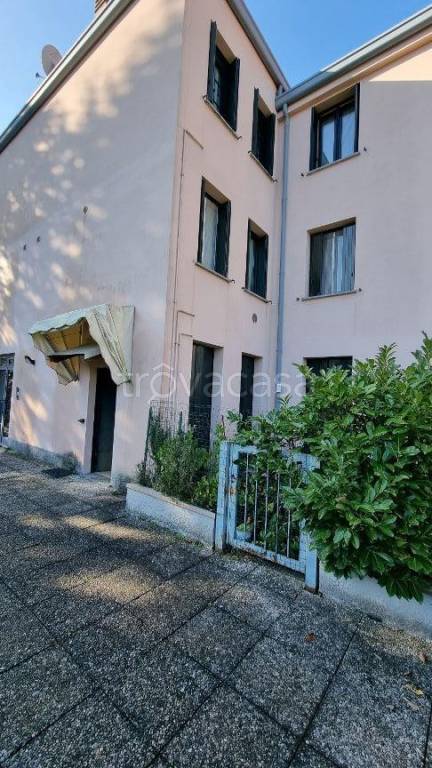 appartamento in vendita a Barzanò