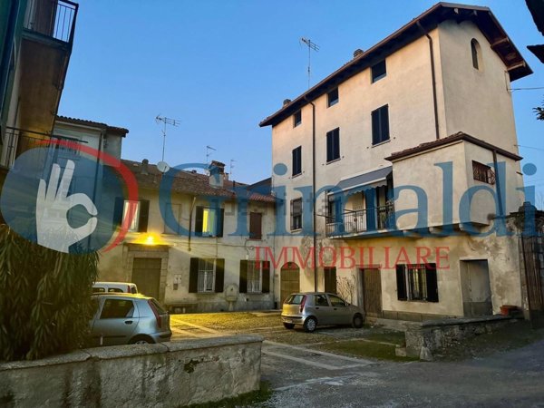 appartamento in vendita a Barzanò