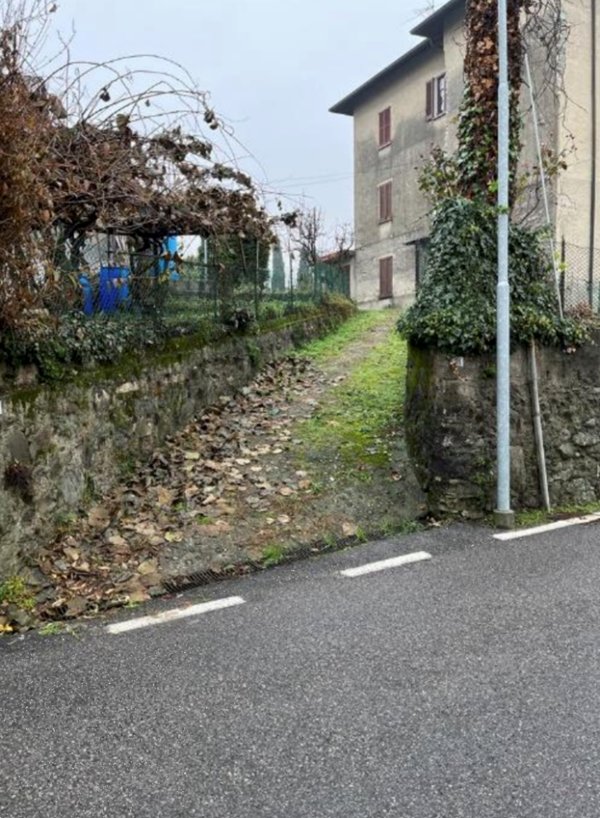 appartamento in vendita a Barzanò