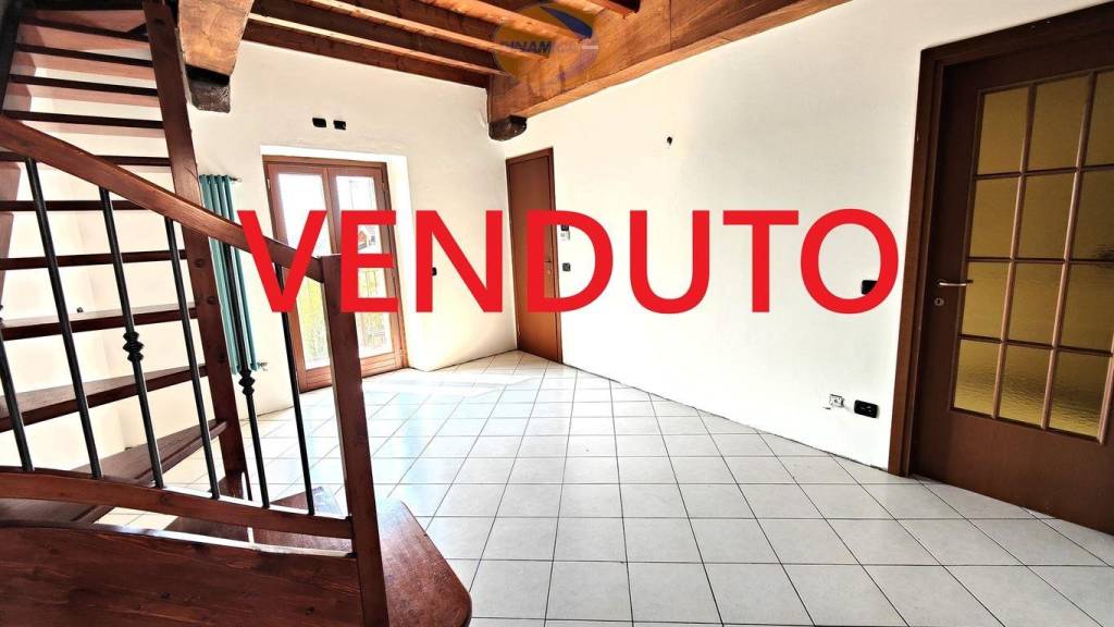 appartamento in vendita a Barzanò