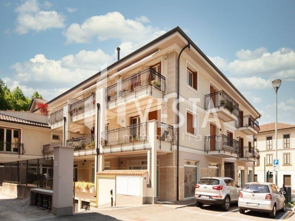 ufficio in vendita a Barzanò