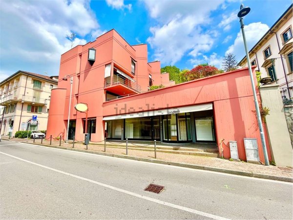 negozio in vendita a Barzanò
