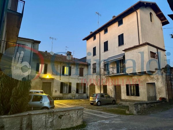 appartamento in vendita a Barzanò