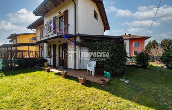 casa indipendente in vendita a Barzanò