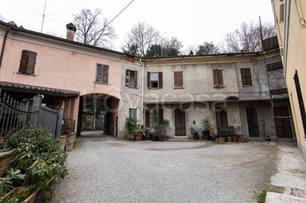 appartamento in vendita a Barzanò