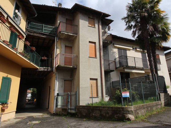 casa indipendente in vendita a Barzanò