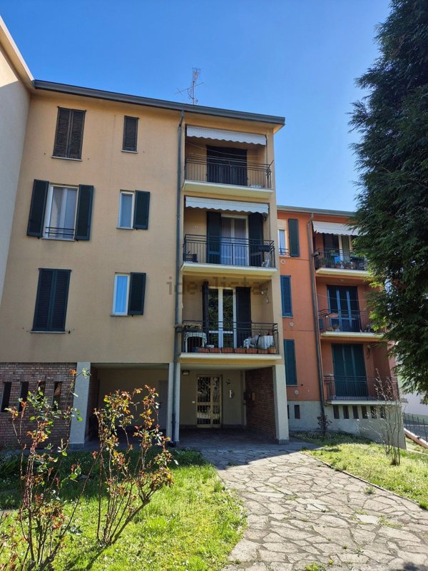 appartamento in vendita a Barzanò