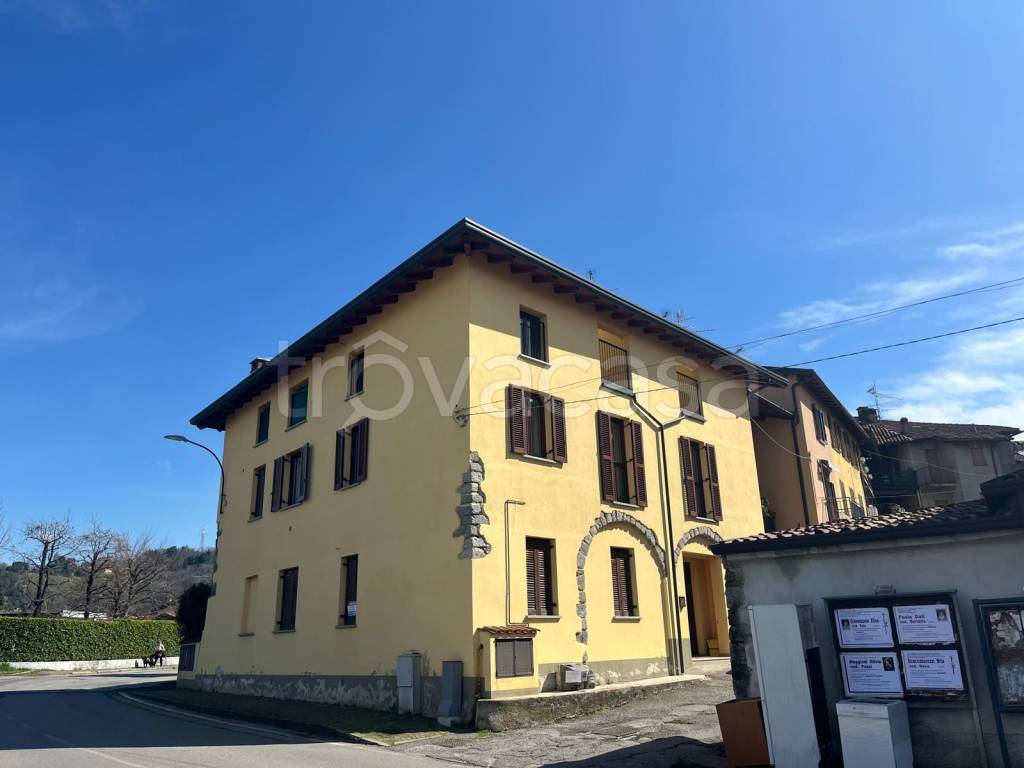 appartamento in vendita a Barzanò