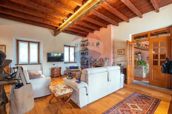 appartamento in vendita a Barzanò